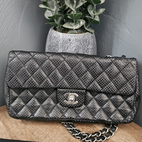 CHANEL East West Lambskin Quilted Bag - Picture 5 of 11